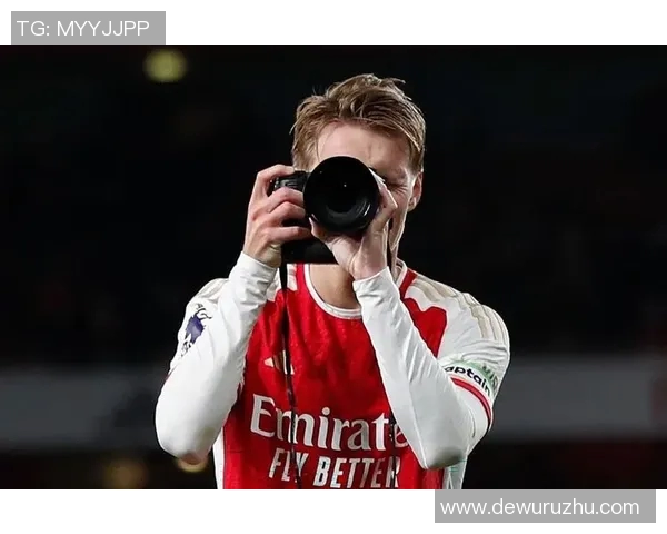 足球粉丝激动涌入球场深情拥抱偶像球星温暖瞬间感动全场